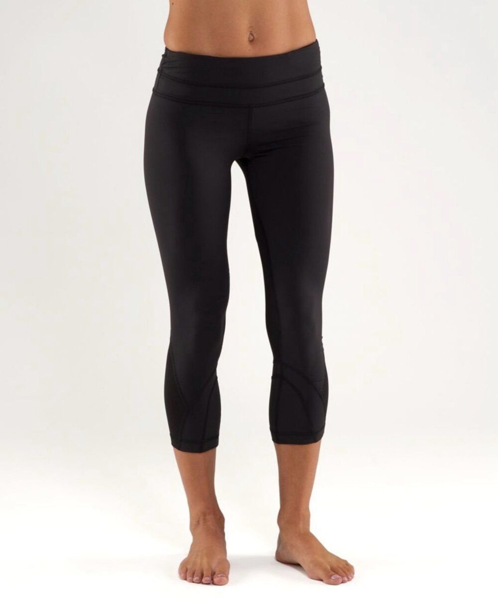 Lululemon Crop Black Leggings 20” Size 6 (Bx 14)